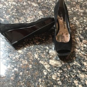 Marc Fisher sz 6 suede upper patent wedges black